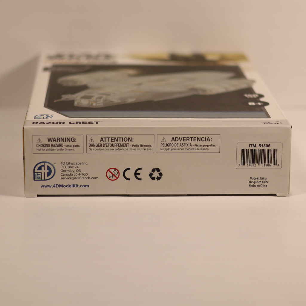 Model kit box with 'Razor Crest' branding on a neutral background