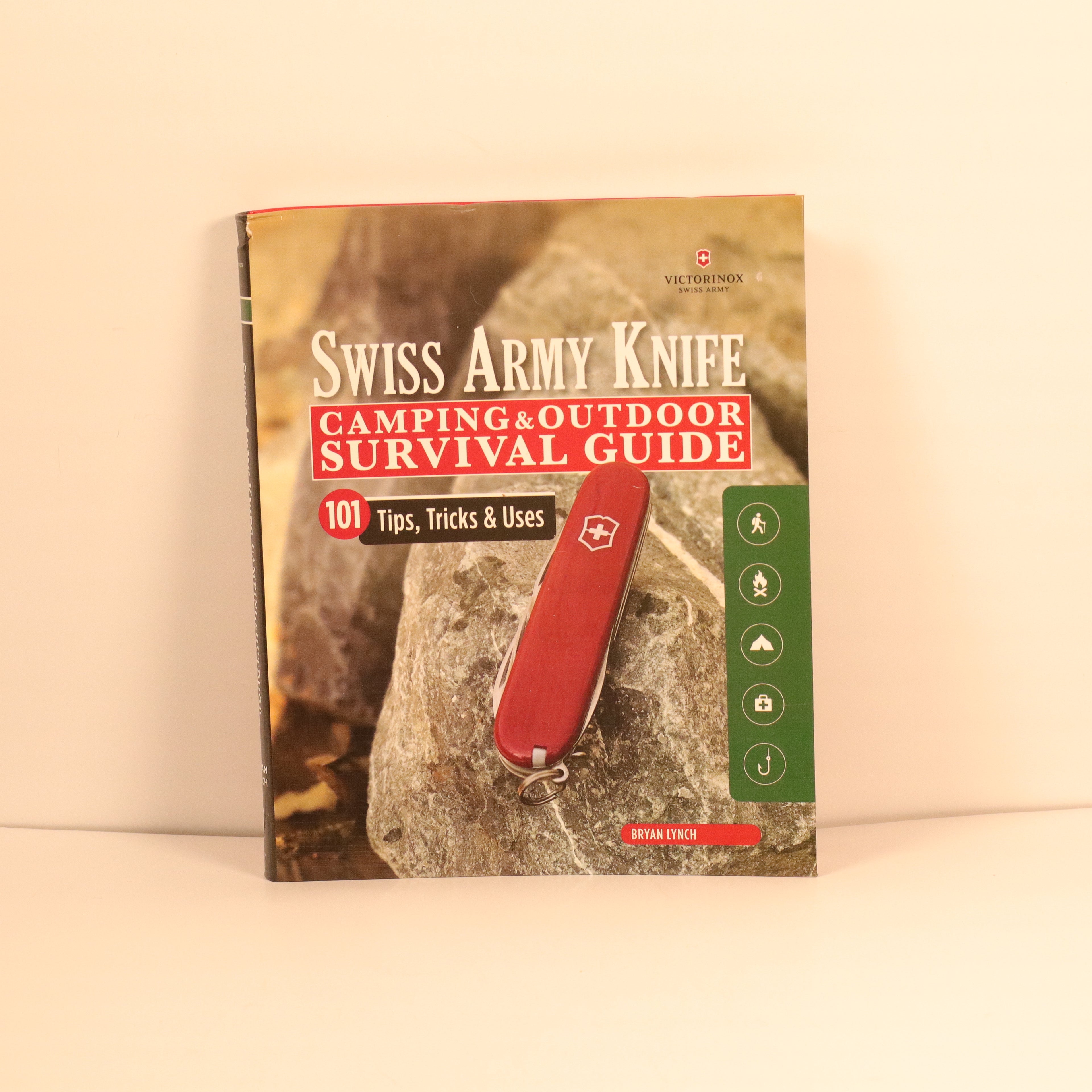 Survival Guide: Swiss Army Knife Camping & Outdoor Survival Guide 101 Tips, Tricks & Uses